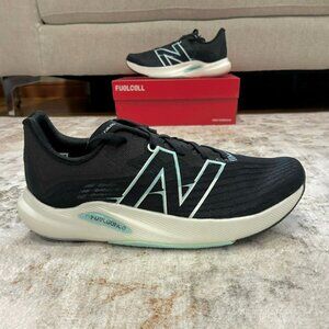 NWT Womens New Balance Shoes - Size 9.5